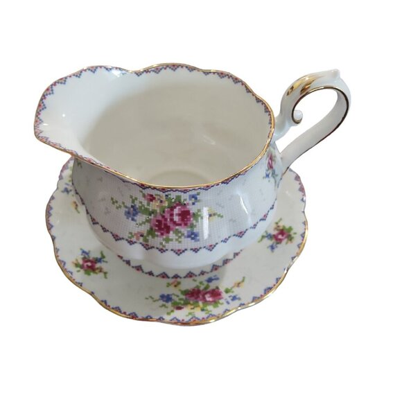 Vintage Royal Albert Petit Point Round Gravy Boat & Plate English Bone China - Picture 3 of 8
